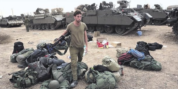 Un réserviste israélien dans un camp militaire près de Beer-Sheva, en Israël, le 9 octobre.