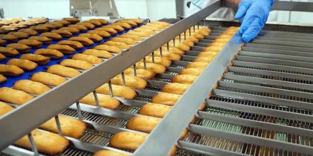 L'usine de 3.000 m2 de Mistral, installée à Semur-en-Auxois depuis 1974, produit autour de 1,2 million de boîtes de biscuits par an.