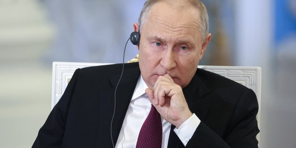 Fin septembre, Vladimir Poutine a directement pointé du doigt les grands groupes pétroliers nationaux qu'il accuse de faire monter les prix.