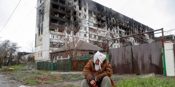 Outre des habitations, la guerre a détruit en Ukraine des milliers d'écoles, de bâtiments hospitaliers et administratifs, d'usines, de ponts et de routes, d'infrastructures énergétiques, ou encore d'installations portuaires.