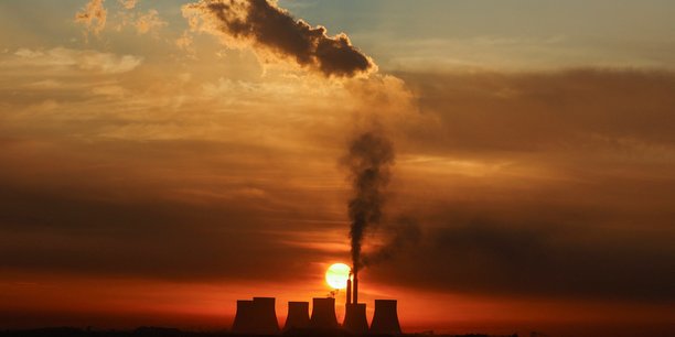 Les tours de refroidissement de la centrale electrique de kendal, dans la province de mpumalanga, en afrique du sud[reuters.com]