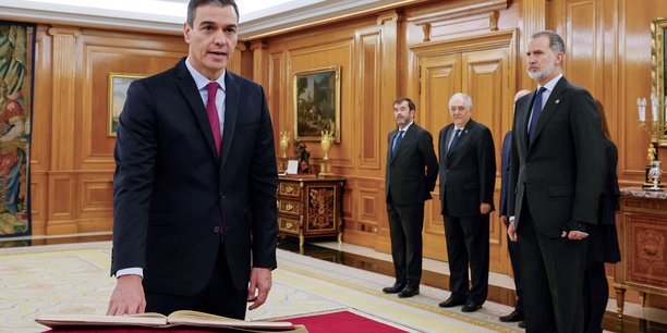 Le premier ministre espagnol pedro sanchez prete serment au palais de la zarzuela a madrid[reuters.com]