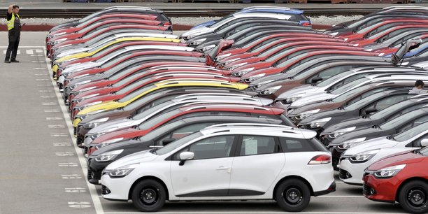 Des voitures renault attendent d'etre exportees, dans le port de koper[reuters.com]