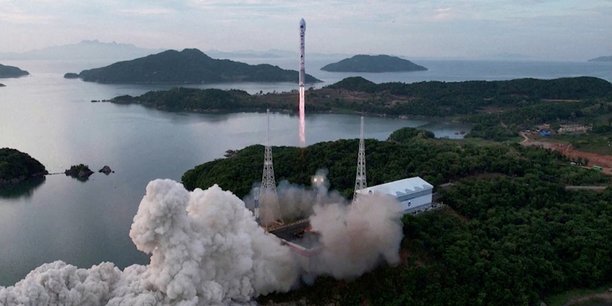 Un lancement de fusee en coree du nord[reuters.com]