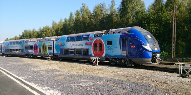 Dans ses trains Omneo, Alstom promet notamment de larges parois vitrées, des prises électriques, du wifi, une climatisation régulée, des toilettes accessibles à tous et une information voyageurs améliorée.