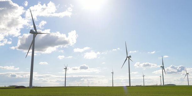 Un champ d'éoliennes opéré par Sergies, filiale de Sorégies.