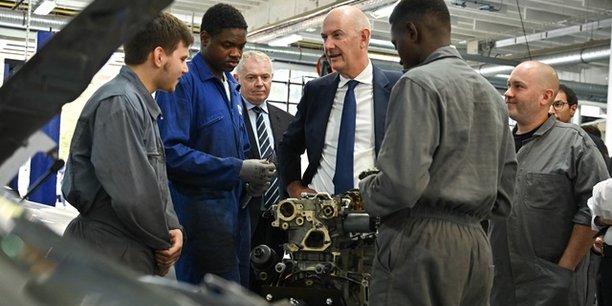 Le ministre de l'Industrie Roland Lescure lors de la visite d'une école de formation à Montreuil en octobre 2023.