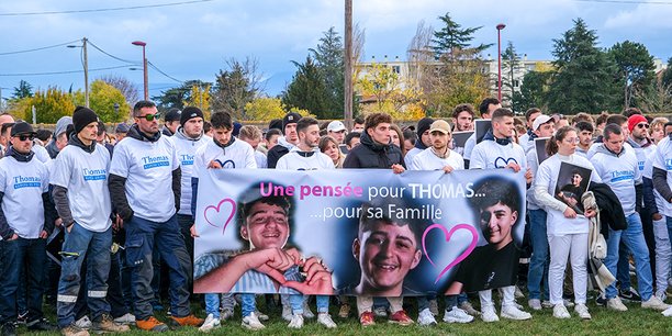 Le jeune Thomas, 16 ans, assassiné samedi dernier lors d’une rixe à Crépol (Drôme), était dans les pensées de tous les joueurs de rugby, comme lui.