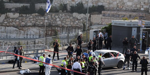 La police israelienne travaille sur les lieux d'une fusillade a jerusalem[reuters.com]