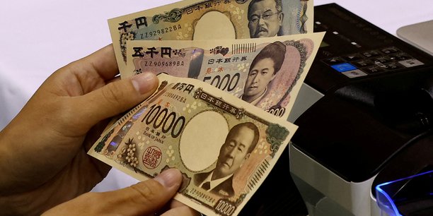 Des billets en yens japonais[reuters.com]