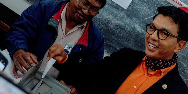 Le president sortant andry rajoelina dans dans un bureau de vote, a ambatobe[reuters.com]