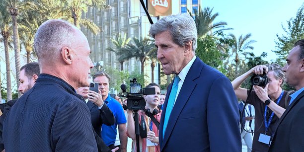 Bertrand Piccard et John Kerry, ambassadeur du président des États-Unis pour le climat.