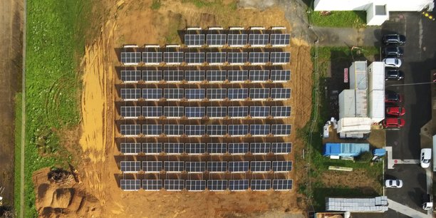 A Châtellerault, l'industriel Essity a déployé une centrale photovoltaïque au sol en 2022 face à la flambée des coûts énergétiques.