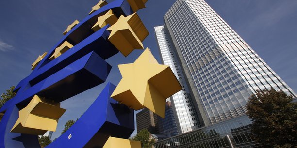 Un logo de l'euro devant le siege de la banque centrale europeenne (bce) a francfort[reuters.com]