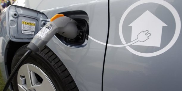 L’Allemagne mise toujours néanmoins sur 15 millions de véhicules électriques sur les routes d'ici à 2030, contre un peu plus d'un million actuellement.