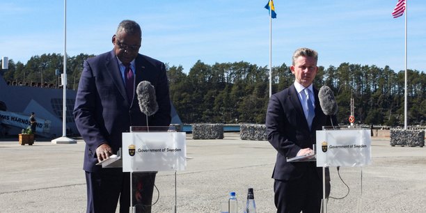 Le secrétaire américain à la Défense, Lloyd Austin et son homologue suédois, Pal Jonson, à Stockholm en avril 2023.