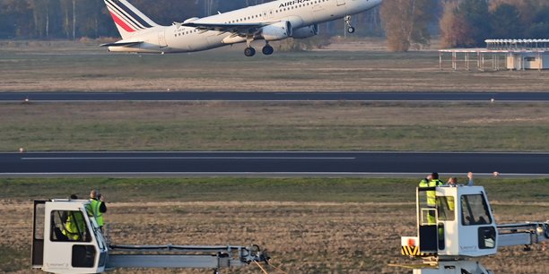 Photo d'archives d'un avion d'air france decollant de l'aeroport de berlin tegel[reuters.com]