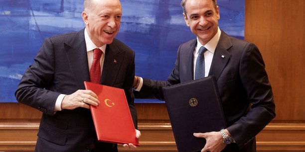 Le président turc Recep Tayyip Erdogan et le Premier ministre grec Kyriakos Mitsotakis ont affiché ce jeudi à Athènes leur volonté commune de chercher des solutions aux différends qui opposent leurs deux pays rivaux.