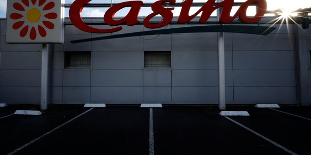 Un logo de casino est photographie a l'exterieur d'un supermarche a sainte-hermine[reuters.com]