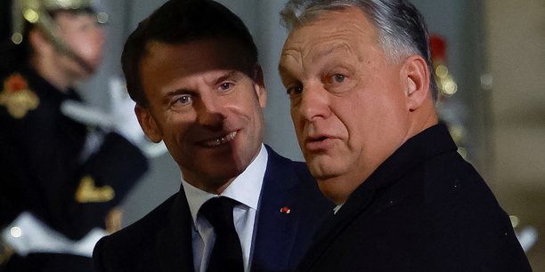 Le president francais emmanuel macron accueille le premier ministre hongrois viktor orban a son arrivee pour un diner de travail au palais de l'elysee a paris[reuters.com]