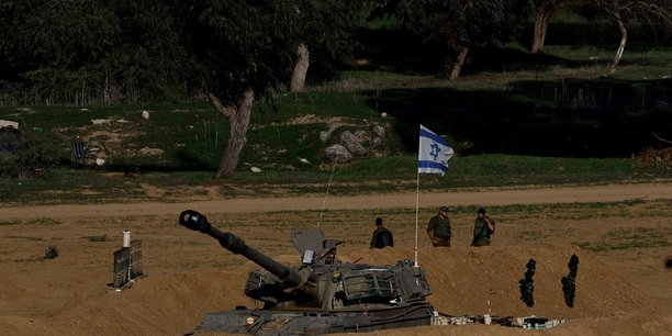 Artillerie israelienne pres de la frontiere avec gaza en israel[reuters.com]