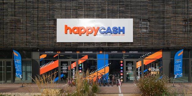 A l'approche de Noël, les allées des magasins gérés par le groupe Happy Cash France ne désemplissent pas.