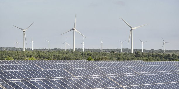 Greenpeace prend l’exemple du solaire. La France s’est fixé comme objectif d’installer une capacité de 66 à 77 mégawatt (Mw) par km² d’ici 2030, quand les cinq autres pays oscillent entre 114 et 416 Mw par km².