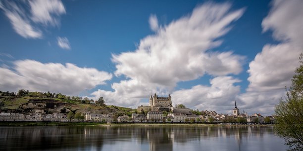 La loi autorisant désormais l'installation de casinos dans les villes de tradition équestre, Saumur va accueillir en bord de Loire le premier casino du Maine-et-Loire.