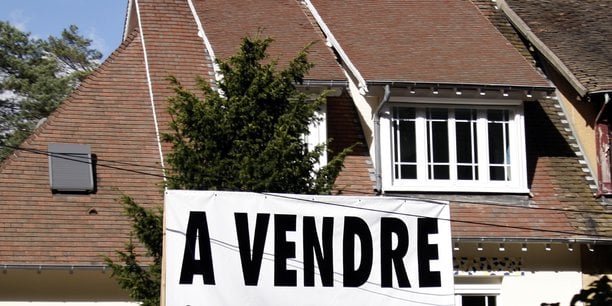 Les prix de biens immobiliers devraient poursuivre leur baisse en 2024.