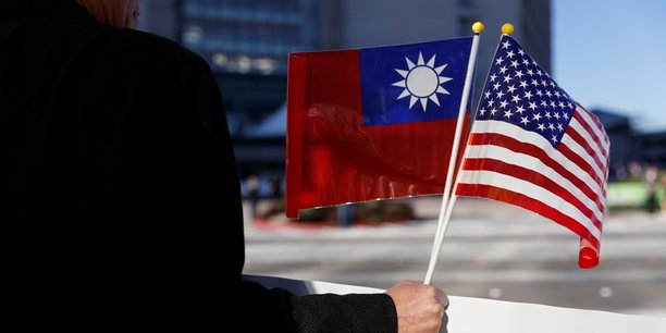 Taïwan, que la Chine entend reprendre si nécessaire par la force, est au cœur des tensions sino-américaines, les États-Unis étant le principal fournisseur d'armes des autorités taïwanaises.