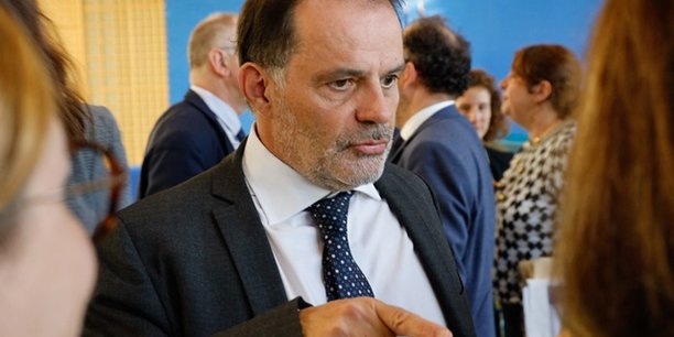 Homme d'expérience âgé de 55 ans, Emmanuel Moulin a été directeur de cabinet de Bruno Le Maire à Bercy, au moment de la crise du Covid notamment, avant d'être nommé au poste très stratégique de directeur du Trésor.