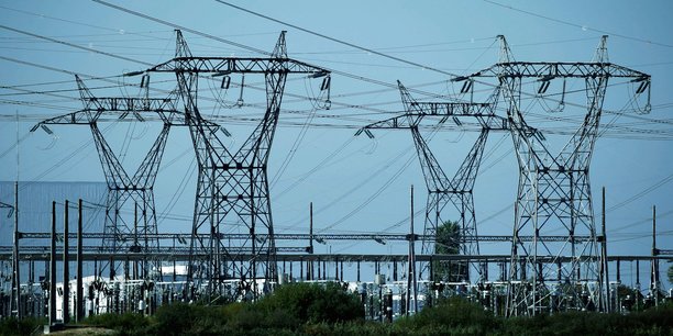 Le nouveau modèle de régulation des prix de l'électricité nucléaire vise à mieux protéger les Français des effets de volatilité des prix de l'électricité, selon le gouvernement.