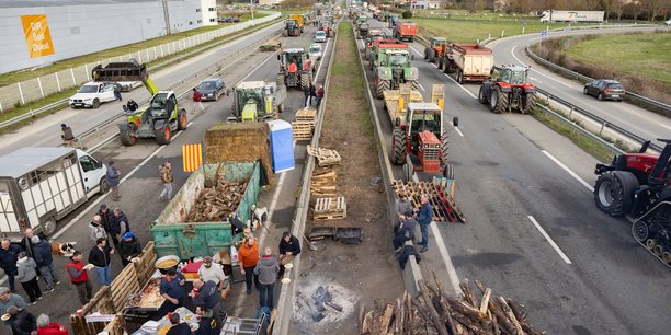 Les blocages se multiplient ces dernières heures, notamment en région Nouvelle-Aquitaine désormais.