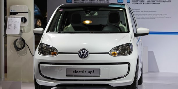 Volkswagen annonce officiellement son entrée dans le leasing social. La petite Volkswagen E-UP sera proposée à 89 euros par mois dès la fin du mois.