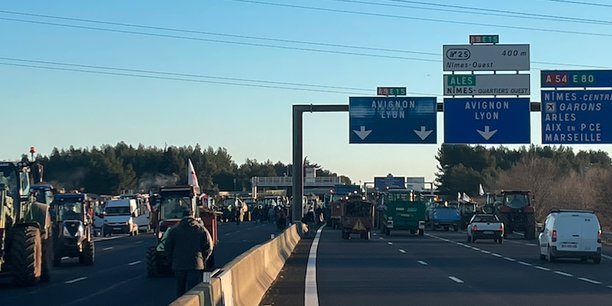 Ce 25 janvier 2024, 1.000 manifestants et près de 600 tracteurs selon les organisateurs, ont répondu à l'appel des syndicats et sont venus bloquer les autoroutes A9 et A54, à Nîmes dans le Gard.