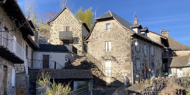 Avec ses maisons traditionnelles en pierre, le Cantal compte une forte proportion de passoires thermiques.
