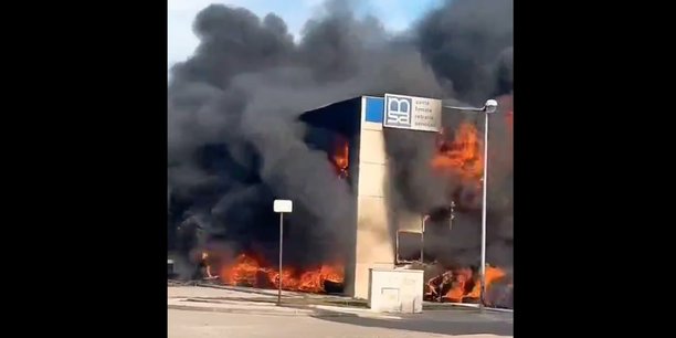 Vendredi 26 janvier 2024, en marge d'une manifestations d'agriculteurs, un bâtiment de la MSA a été incendié à Narbonne (capture d'écran réseau X).