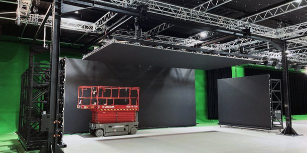 Intégrée en 2021 à france.tv studio, la société d'effets visuels Les Tontons Truqueurs vient de démarrer la commercialisation auprès de producteurs tiers de son studio à écrans LED de 100 m2. La structure est en fin d'installation.