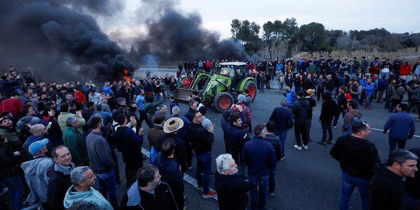 Manifestations d'agriculteurs espagnols contre la hausse des couts et les regles ecologiques, pres de gerone[reuters.com]