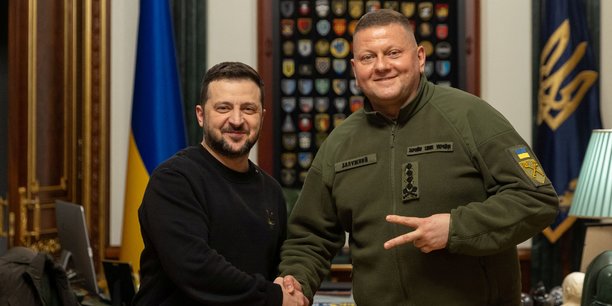 Le president ukrainien volodimir zelensky et l'ancien commandant en chef des forces armees valery zaloujny[reuters.com]