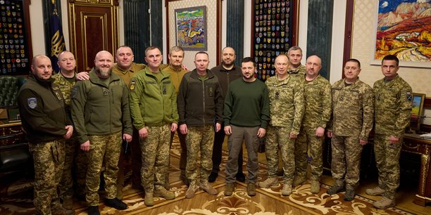 Le president ukrainien zelensky lors d'une reunion avec les hauts commandants militaires designes recemment, a kyiv[reuters.com]