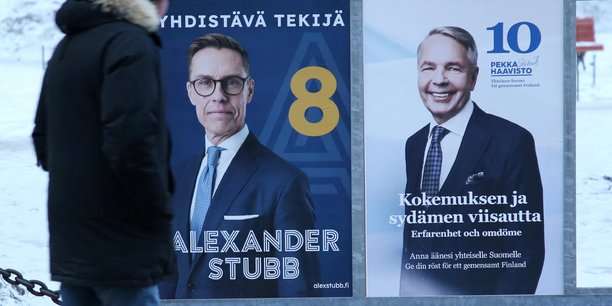 Affiches des candidats alexander stubb et pekka haavisto au second tour de l'election presidentielle finlandaise, a helsinki[reuters.com]