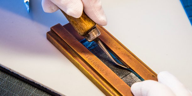 Le groupe Créations Perrin qui maitrise le savoir-faire du bracelet en cuir pour la haute horlogerie, depuis 150 ans, a diversifié son activité dans la maroquinerie.