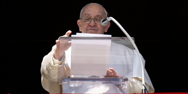 Le pape francois dirige la priere de l'angelus[reuters.com]