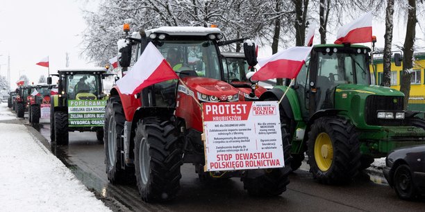 Des agriculteurs polonais manifestent pres de la frontiere avec l'ukraine[reuters.com]