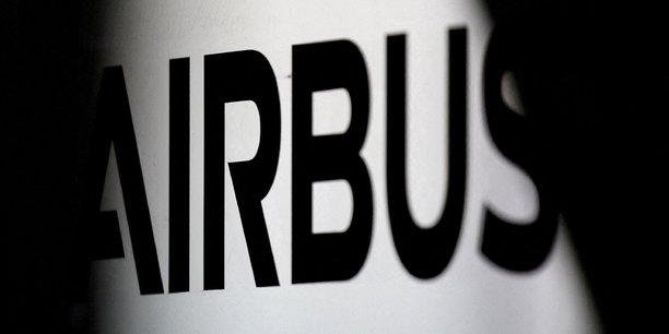 Photo d'archives: le logo d'airbus est represente au siege du constructeur aeronautique a colomiers, pres de toulouse[reuters.com]