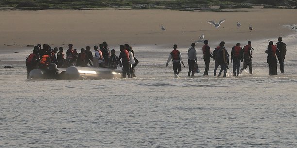 Phto d'archives des bateaux de migrants traversent la manche alors que le temps chaud et la mer calme sont favorables aux traversees[reuters.com]
