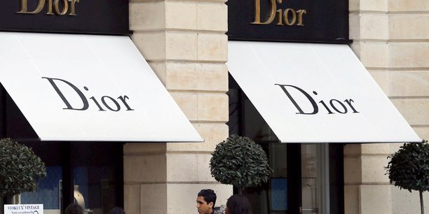 Photo d'archives: les logos de la marque dior a l'exterieur d'un magasin dior a paris[reuters.com]