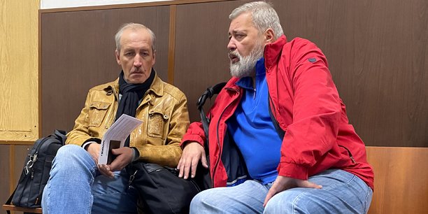 Le redacteur en chef de novaya gazeta, dimitri muratov, et le redacteur en chef adjoint, serguei sokolov, au tribunal a moscou[reuters.com]