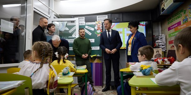 Le president ukrainien zelenskiy et le premier ministre neerlandais mark rutte en visite a kharkiv[reuters.com]